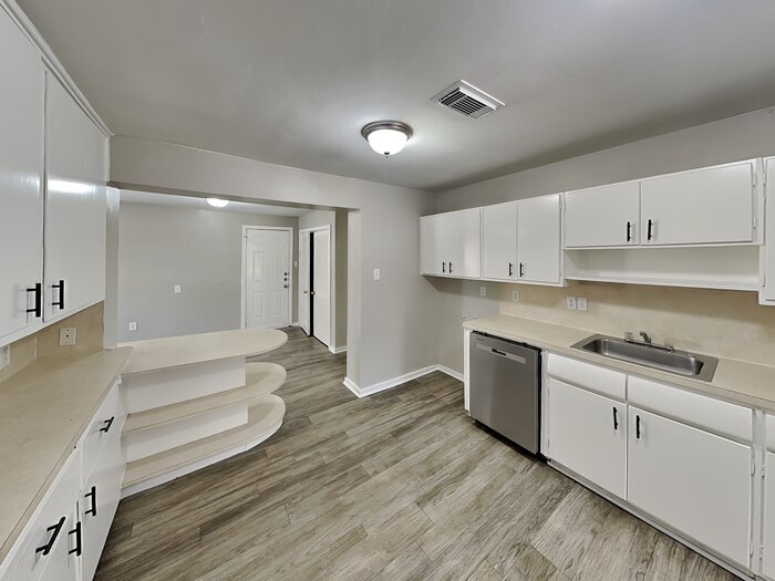 Building Photo - 2123 Raspberry Ln