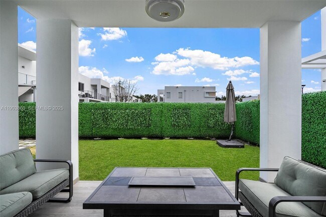 Building Photo - 10330 NW 68th St