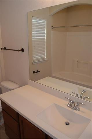 Building Photo - 544 Braewick Dr