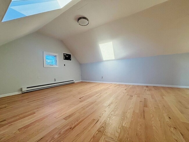 Building Photo - 45 Glen Head Rd