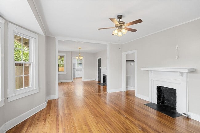 Building Photo - 43 1/2 Ash St NE