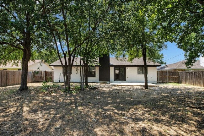 Building Photo - 3808 Yellowstone Pl