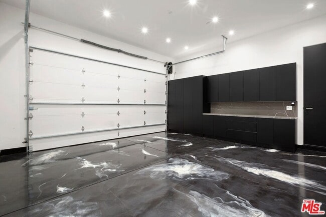 Building Photo - 4803 Lemona Ave