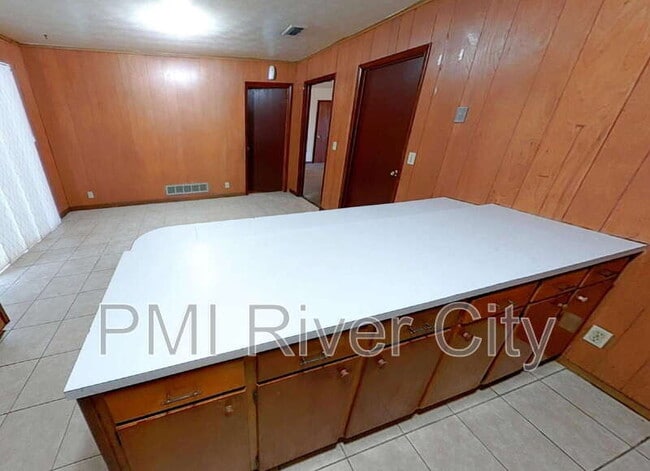 Building Photo - 7473 Greenway Dr