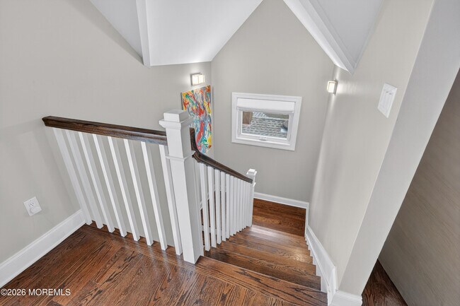 Building Photo - 27 5th St
