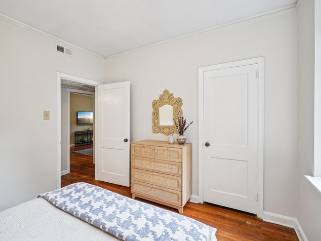 The Kingsley - Cameron Court Apartments