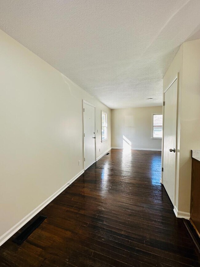 Building Photo - 4551 Lister Ave