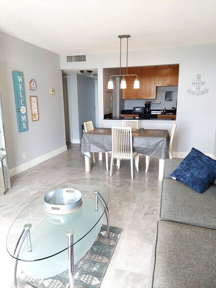 Building Photo - 1830 Embassy Dr