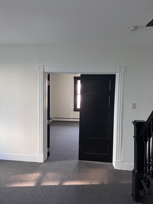 Building Photo - 140 Center St