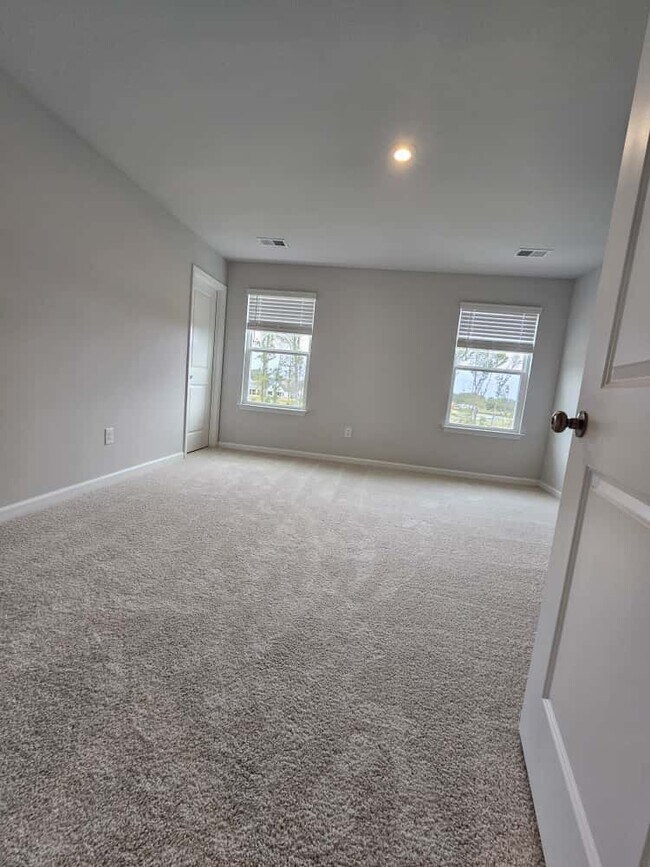Building Photo - 136 Randwick Ln