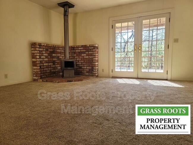 Building Photo - 17135 Lawrence Way