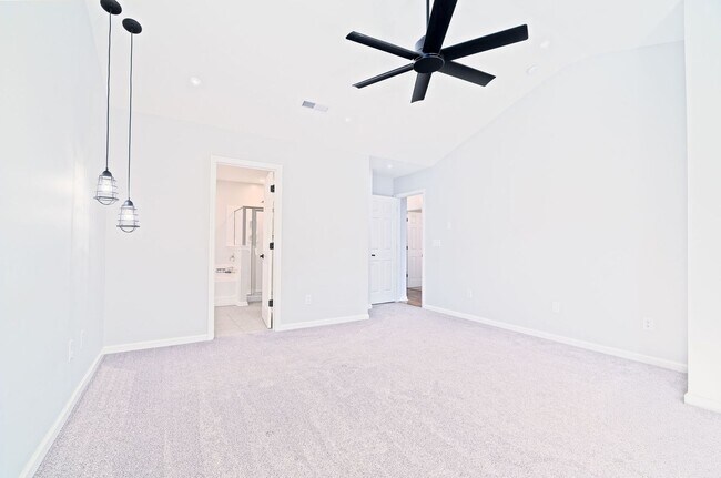 Building Photo - 116 Winding River Dr