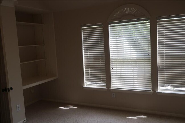 Building Photo - 2915 Briona Wood Ln