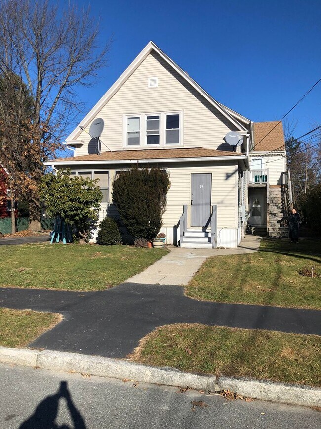 Building Photo - 19 Summerhill Ave