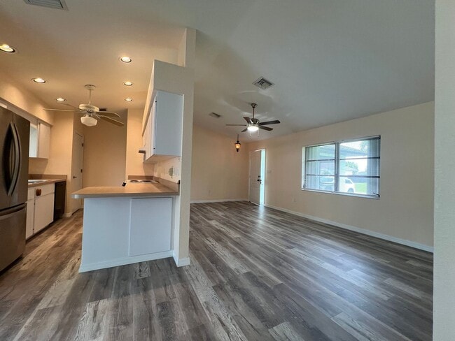 Building Photo - 18090 Avonsdale Cir