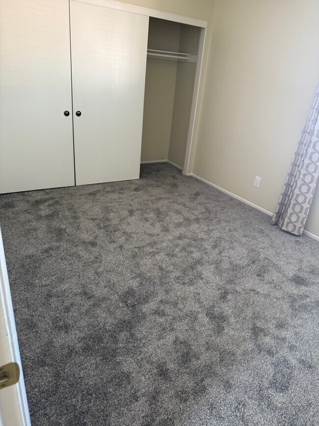 Building Photo - 440 W Santa Barbara St