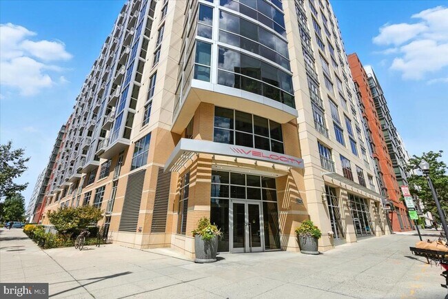 Building Photo - 1025 1st St SE