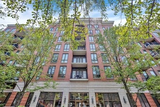 Building Photo - 343 W Old Town Ct