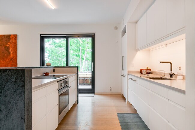 Building Photo - 40 Russells Hill Rd