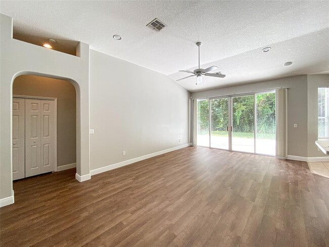 Building Photo - 3018 Lakewood Pointe Dr