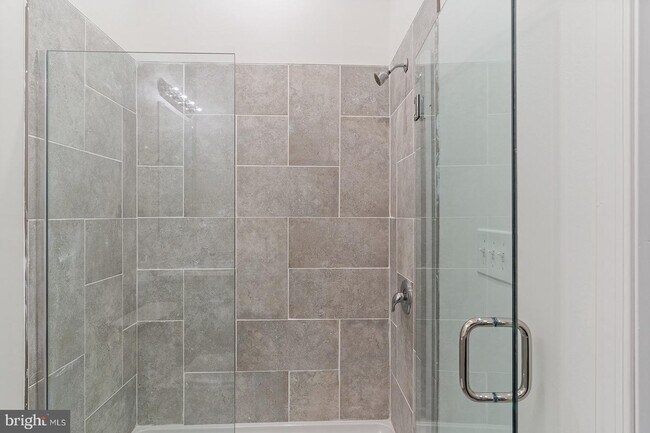 Building Photo - 980 N Marshall St