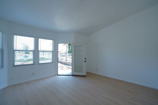 Building Photo - Beautiful 3 Bed / 2 Bath Moreno Valley Home with Garage