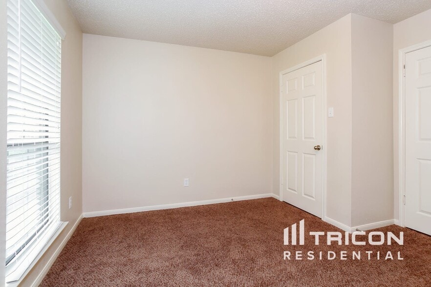 Building Photo - 12134 Quail Creek Dr