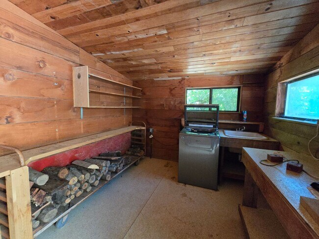 Building Photo - Cabin In the Wood!