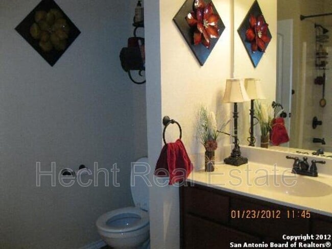 Building Photo - 913 Brown Rock Dr