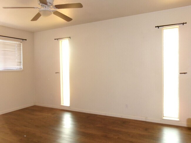 Building Photo - 9685-9687 Lake Natoma Dr