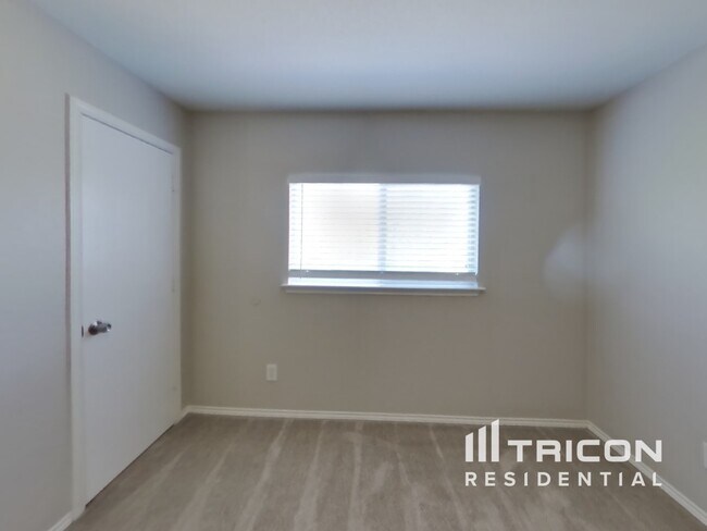 Building Photo - 7814 Cortland Oak