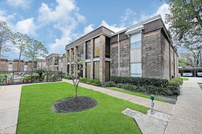 Building Photo - 7555 Katy Fwy