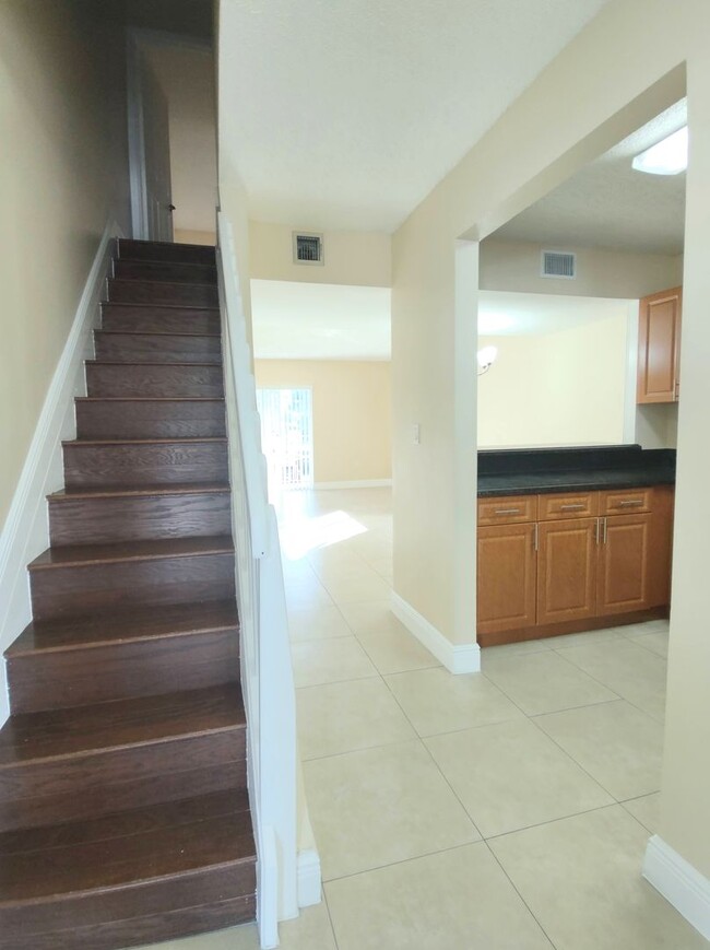 Building Photo - Spacious 2BR in Terrazas Del Sol