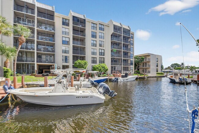 Building Photo - 20 Royal Palm Way