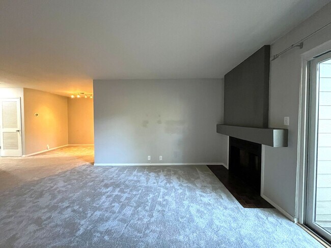 Building Photo - 2 Bed 2 Bath Corner Condo ~ Cedar Mill w/ Washer & Dryer, Parking and Pool! Convenient to Nike, S...