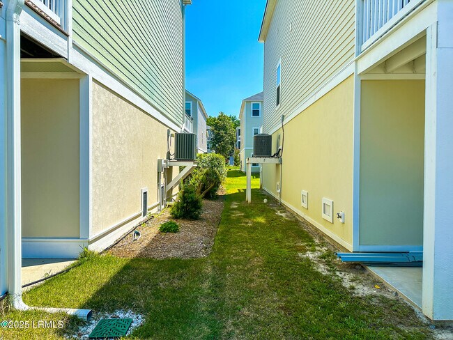 Building Photo - 1 Palmetto Breeze Cir