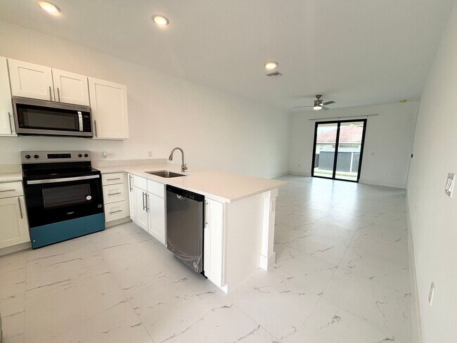 Building Photo - 4400/4402 Golfview Blvd