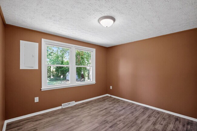 Building Photo - 22929 Town Creek Dr