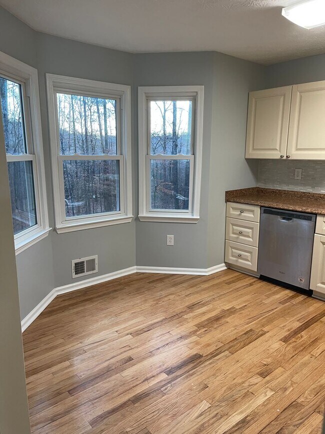Building Photo - Split Foyer Home with Fenced Yard
