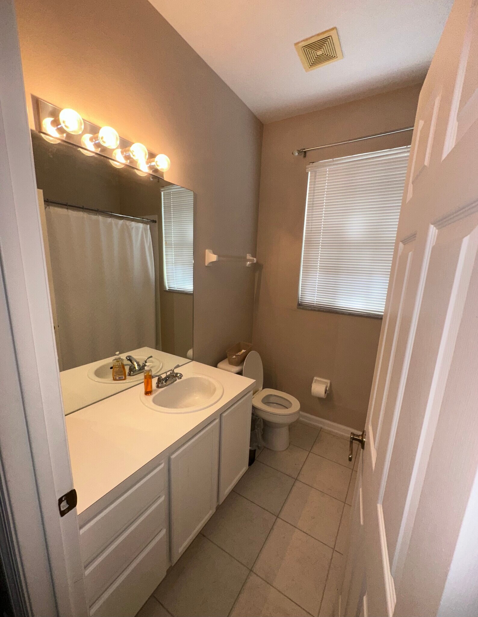 Second full bathroom - 7123 Yacht Basin Ave