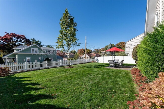 Building Photo - 15 Emerson St