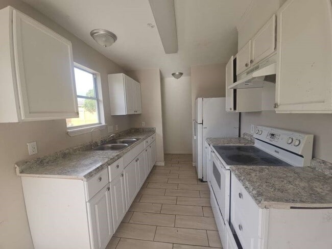 Building Photo - 12226 Greensbrook Forest Dr