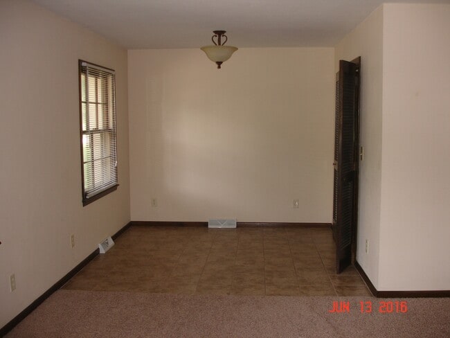 Building Photo - 23 High Dr