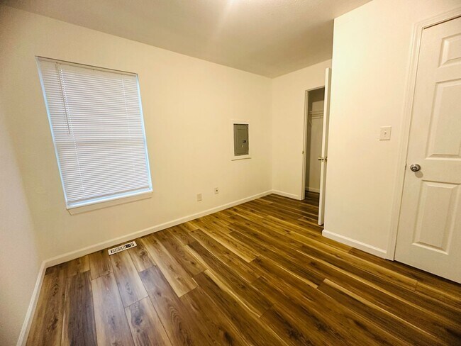 Building Photo - 746 Edgemont Ave