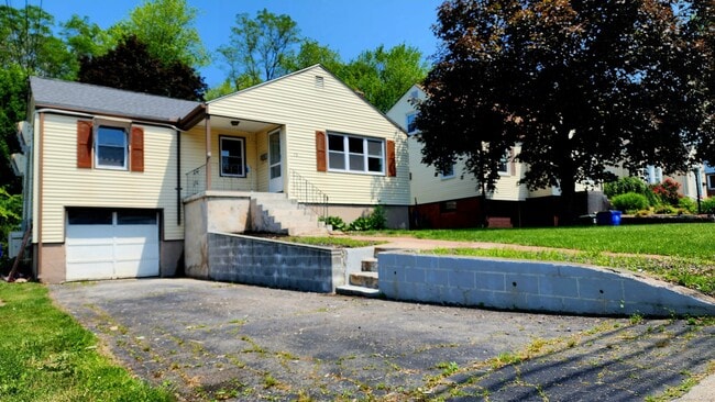 Building Photo - 58 Jackson Ave