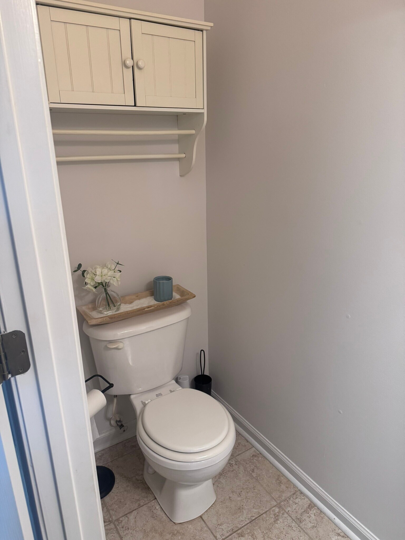 Guest Bathroom - 612 Graythorn Ln