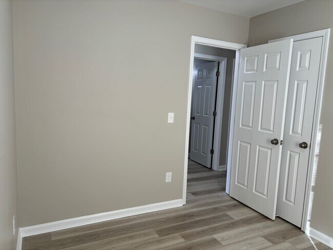 Building Photo - NEWLY RENOVATED 3 BED, 2 BATH HOME IN HIGH POINT!