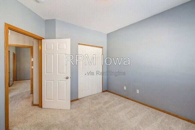 Building Photo - 1320 SE Florence Dr