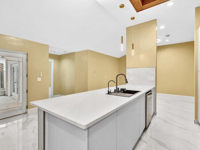 Building Photo - 12549 Woodmill Dr
