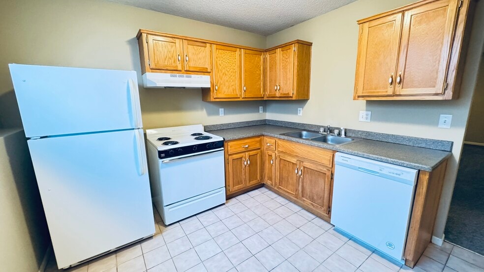 Building Photo - 520 Sky Vue Dr